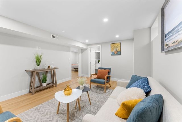 86 Cypress St 1, Watertown, MA 02472