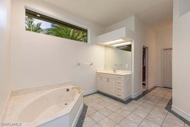 2055 Swainsons RUN, Naples, FL 34105