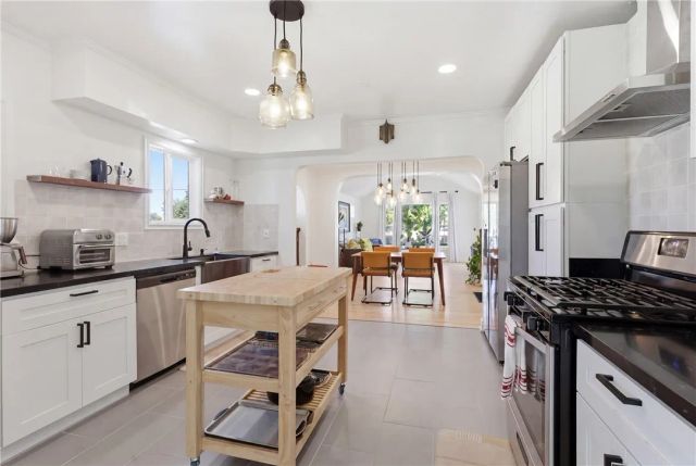 1011 W Cypress, Redlands, CA 92373