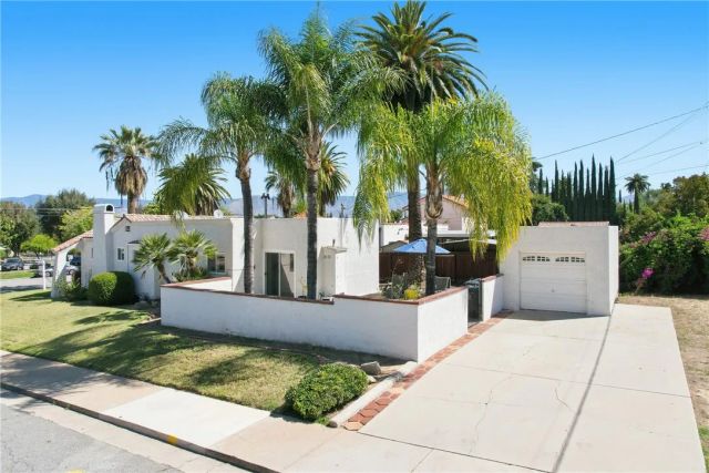 1011 W Cypress, Redlands, CA 92373