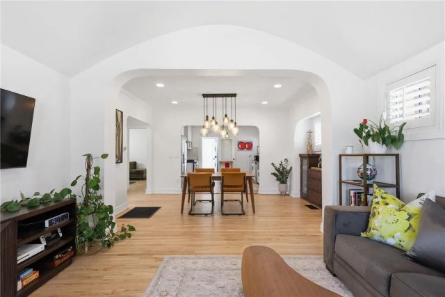 1011 W Cypress, Redlands, CA 92373