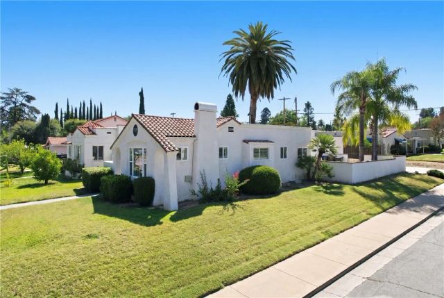 1011 W Cypress, Redlands, CA 92373