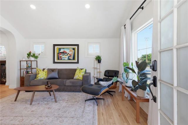 1011 W Cypress, Redlands, CA 92373