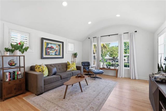 1011 W Cypress, Redlands, CA 92373