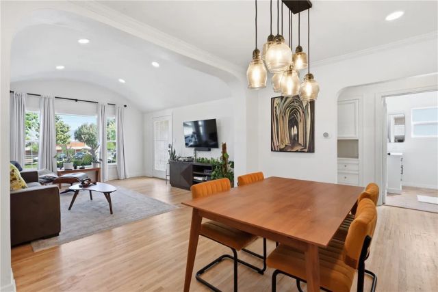 1011 W Cypress, Redlands, CA 92373