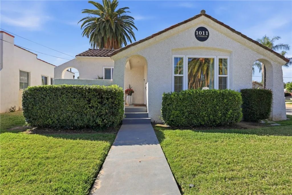 1011 W Cypress, Redlands, CA 92373