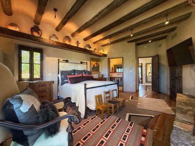 77 Headquarters Trail, Santa Fe, NM 87506