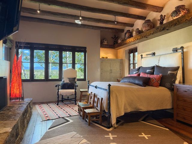 77 Headquarters Trail, Santa Fe, NM 87506