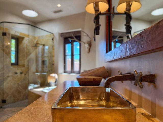 77 Headquarters Trail, Santa Fe, NM 87506