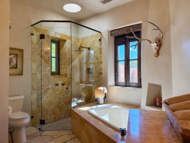 77 Headquarters Trail, Santa Fe, NM 87506