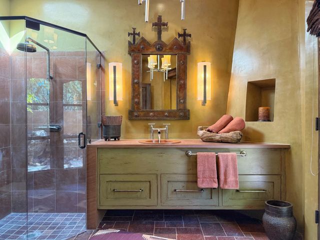 77 Headquarters Trail, Santa Fe, NM 87506