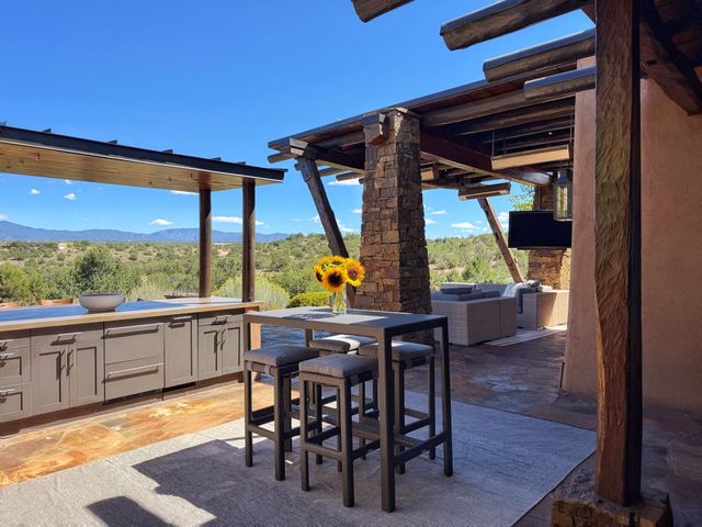 77 Headquarters Trail, Santa Fe, NM 87506