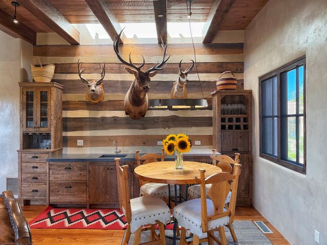 77 Headquarters Trail, Santa Fe, NM 87506