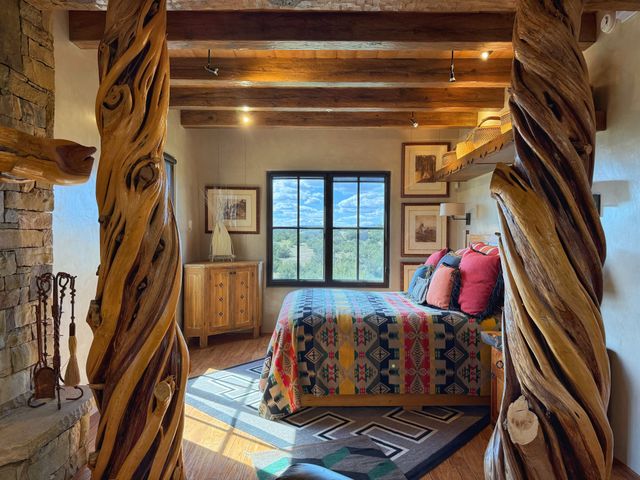 77 Headquarters Trail, Santa Fe, NM 87506