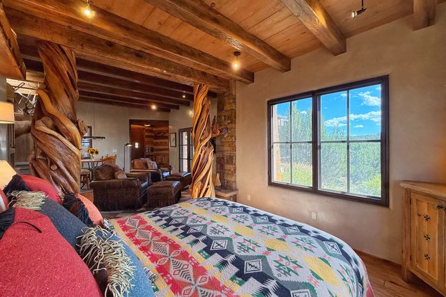 77 Headquarters Trail, Santa Fe, NM 87506