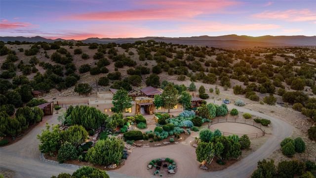 77 Headquarters Trail, Santa Fe, NM 87506