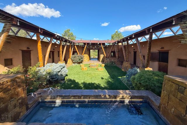 77 Headquarters Trail, Santa Fe, NM 87506