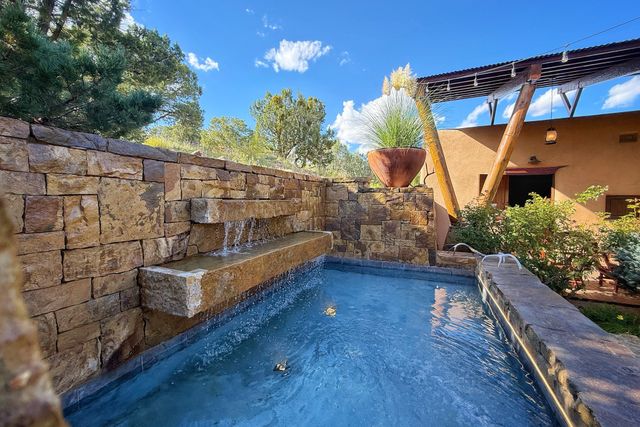 77 Headquarters Trail, Santa Fe, NM 87506