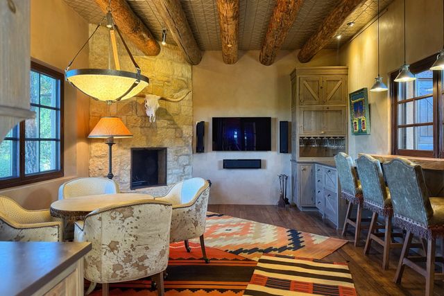 77 Headquarters Trail, Santa Fe, NM 87506
