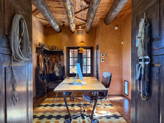 77 Headquarters Trail, Santa Fe, NM 87506
