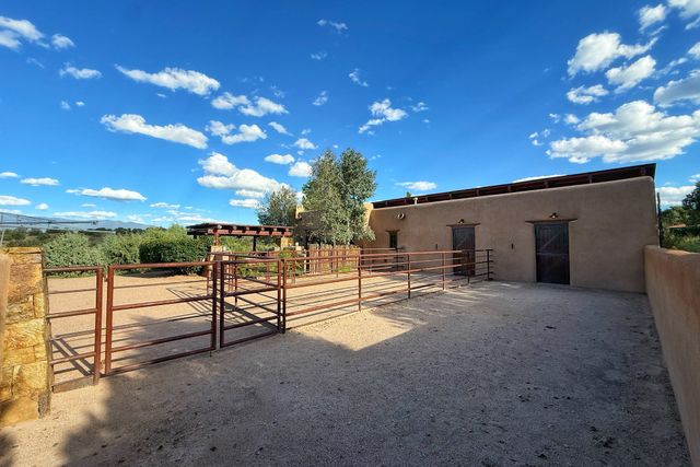 77 Headquarters Trail, Santa Fe, NM 87506