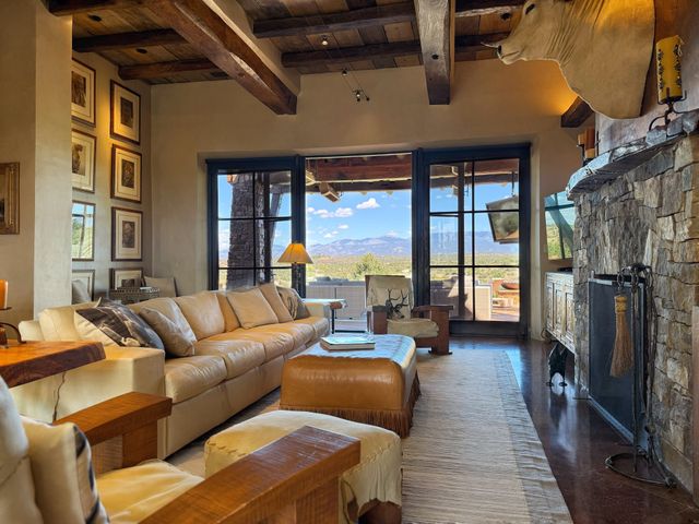 77 Headquarters Trail, Santa Fe, NM 87506