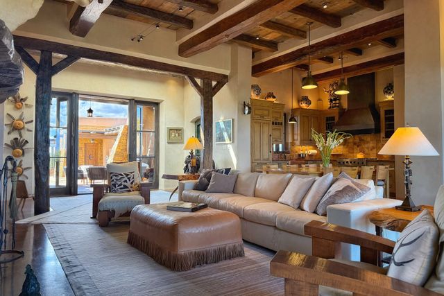 77 Headquarters Trail, Santa Fe, NM 87506