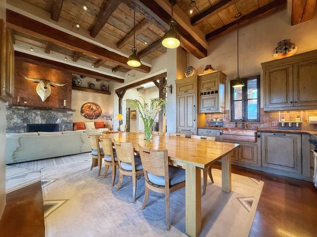 77 Headquarters Trail, Santa Fe, NM 87506