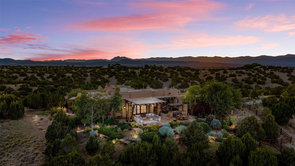 77 Headquarters Trail, Santa Fe, NM 87506