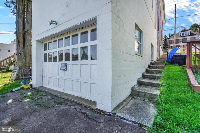 659 W BROADWAY, Red Lion, PA 17356