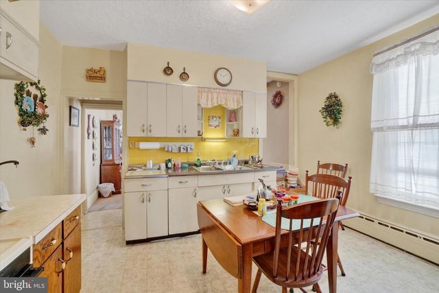 659 W BROADWAY, Red Lion, PA 17356