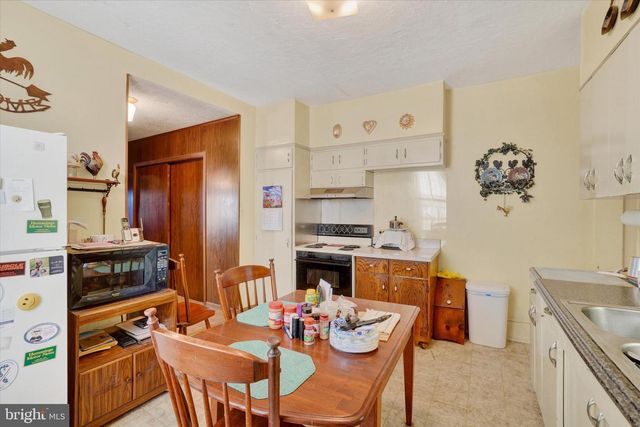 659 W BROADWAY, Red Lion, PA 17356