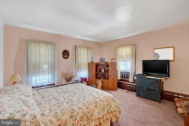 659 W BROADWAY, Red Lion, PA 17356