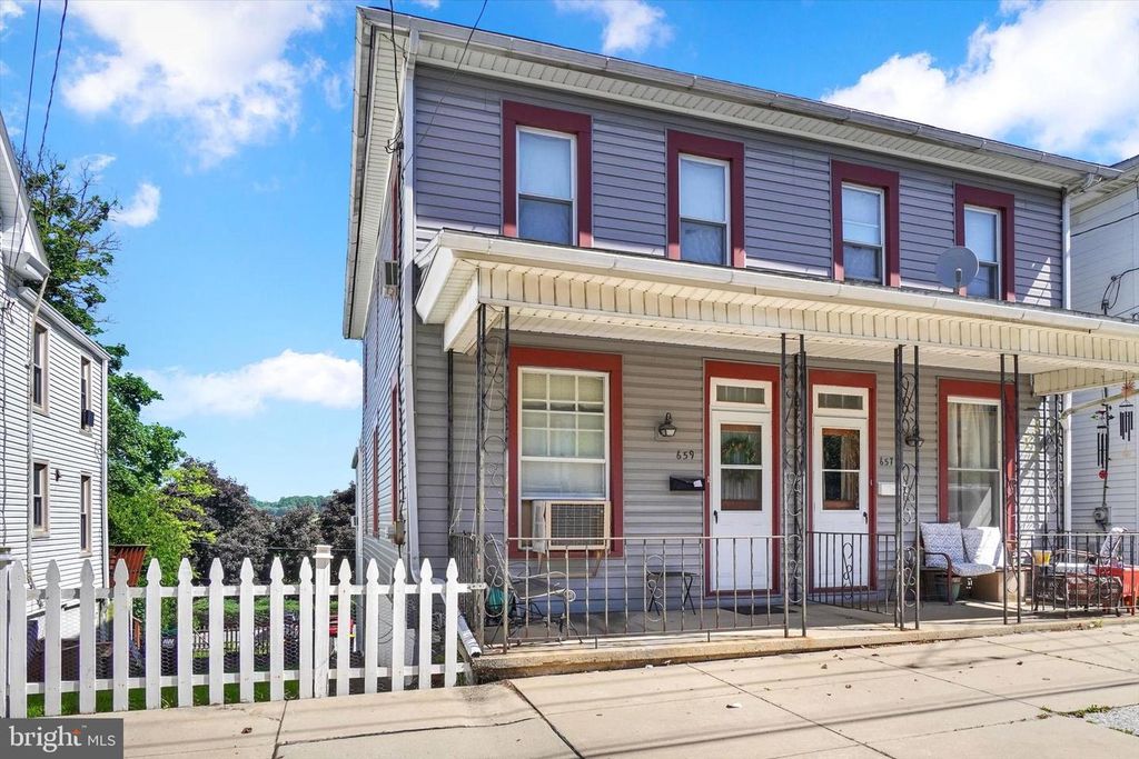 659 W BROADWAY, Red Lion, PA 17356