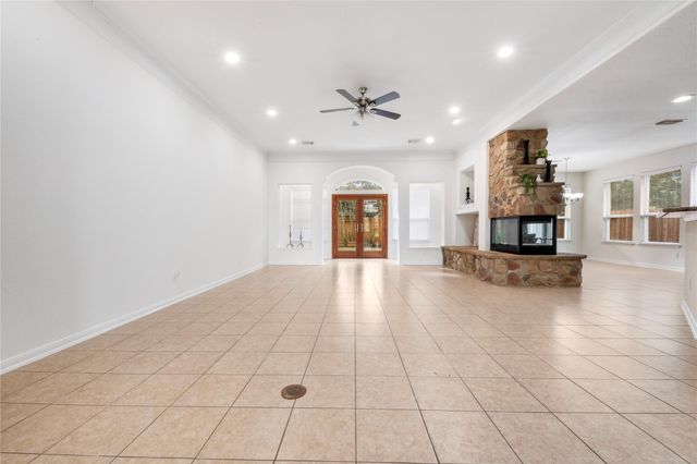 9535 Empress Crossing Drive, Spring, TX 77379