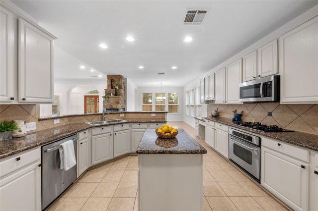 9535 Empress Crossing Drive, Spring, TX 77379