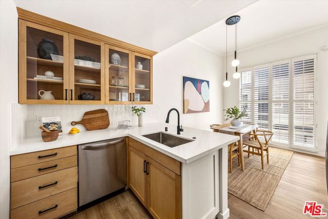 1098 Everett Place, Los Angeles, CA 90026