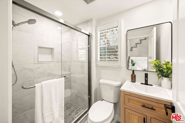 1098 Everett Place, Los Angeles, CA 90026