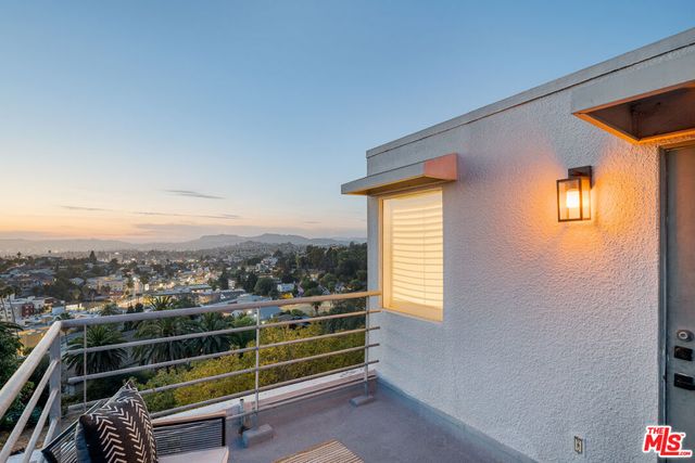1098 Everett Place, Los Angeles, CA 90026