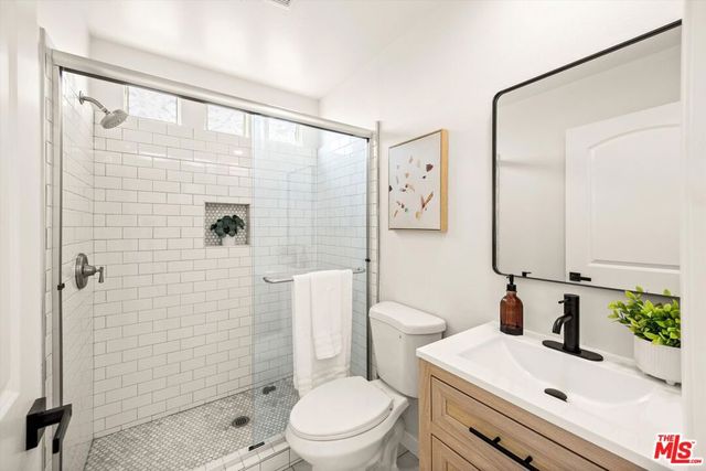 1098 Everett Place, Los Angeles, CA 90026