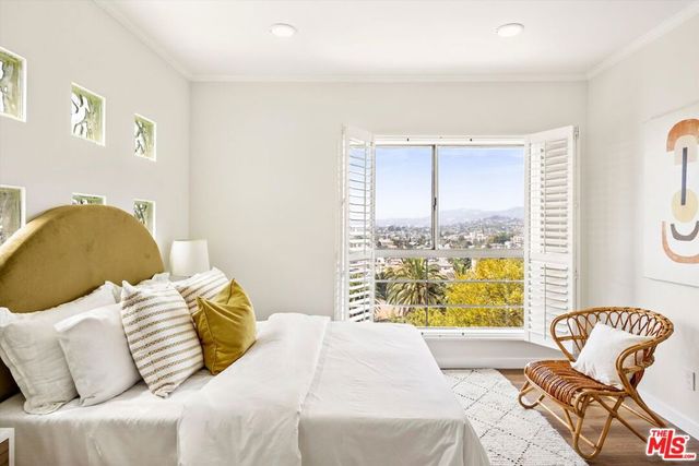 1098 Everett Place, Los Angeles, CA 90026