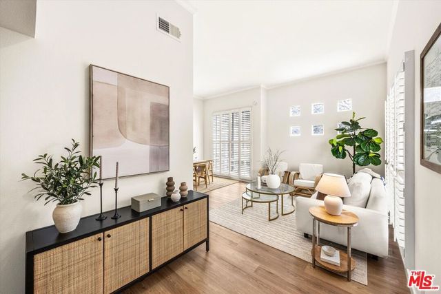 1098 Everett Place, Los Angeles, CA 90026