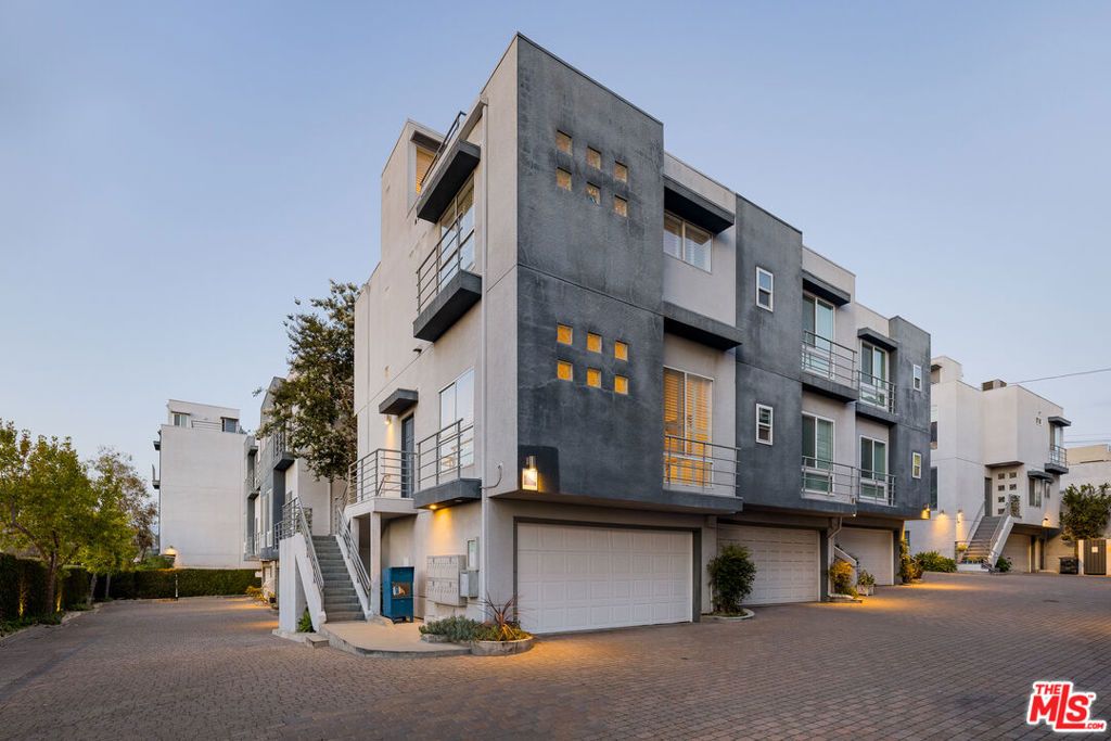 1098 Everett Place, Los Angeles, CA 90026