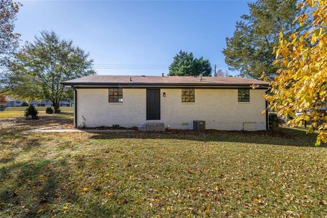 511 Lee Byrd Road, Loganville, GA 30052