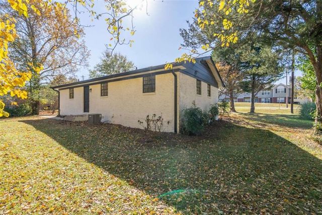 511 Lee Byrd Road, Loganville, GA 30052