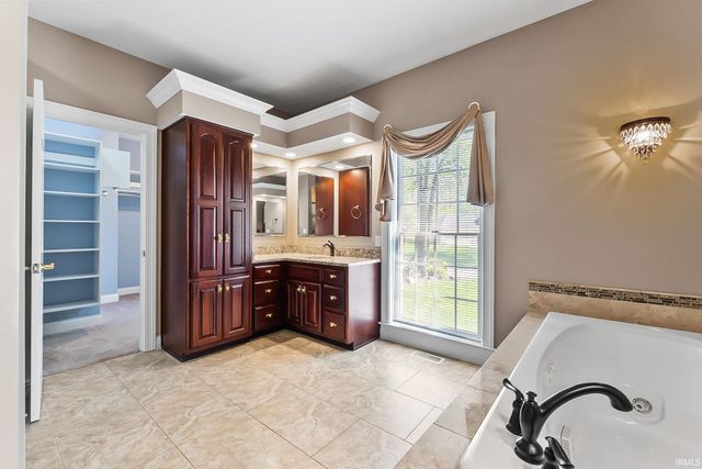2705 Baywood Trail, Fort Wayne, IN 46845