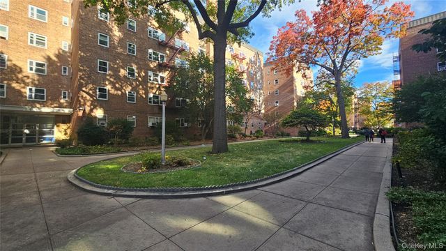44-69 Kissena Boulevard 4M, Flushing, NY 11355