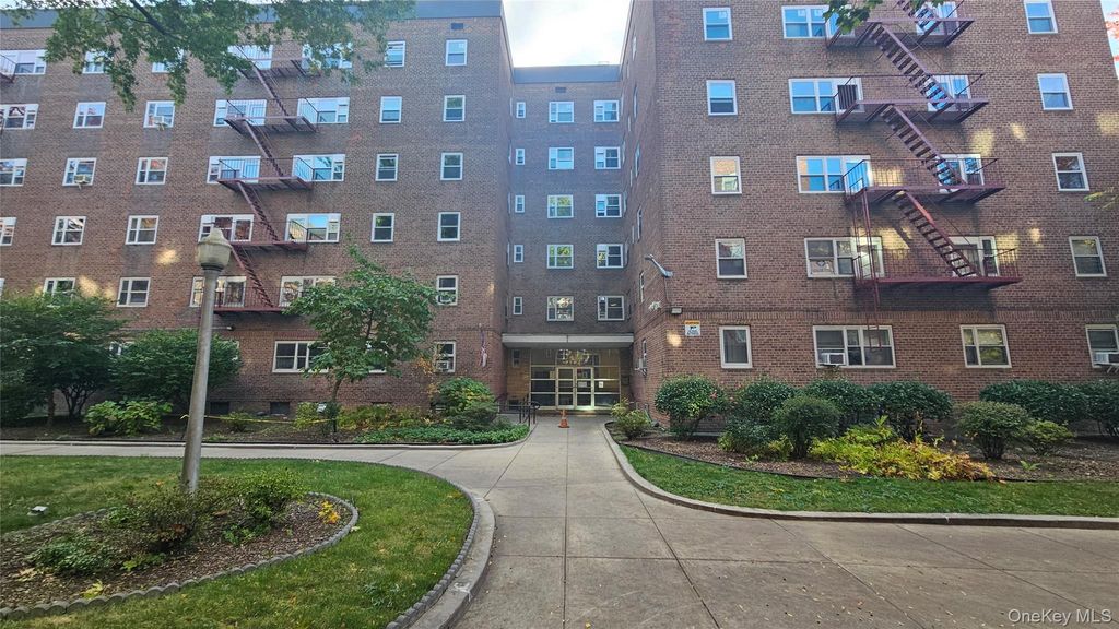 44-69 Kissena Boulevard 4M, Flushing, NY 11355