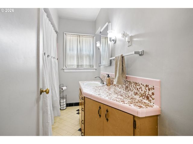 3303 Se 129TH Ave, Portland, OR 97236