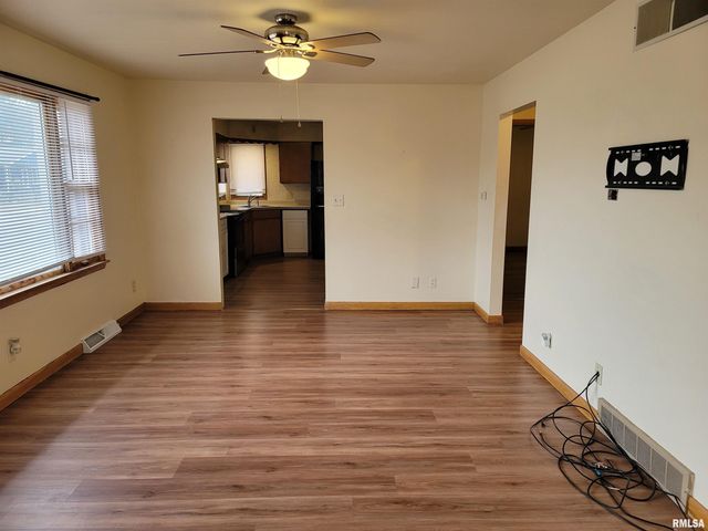 1102 W North Grand Avenue, Springfield, IL 62702